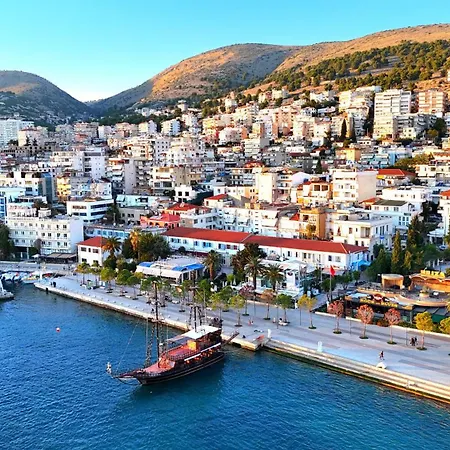 Chris Sarandë